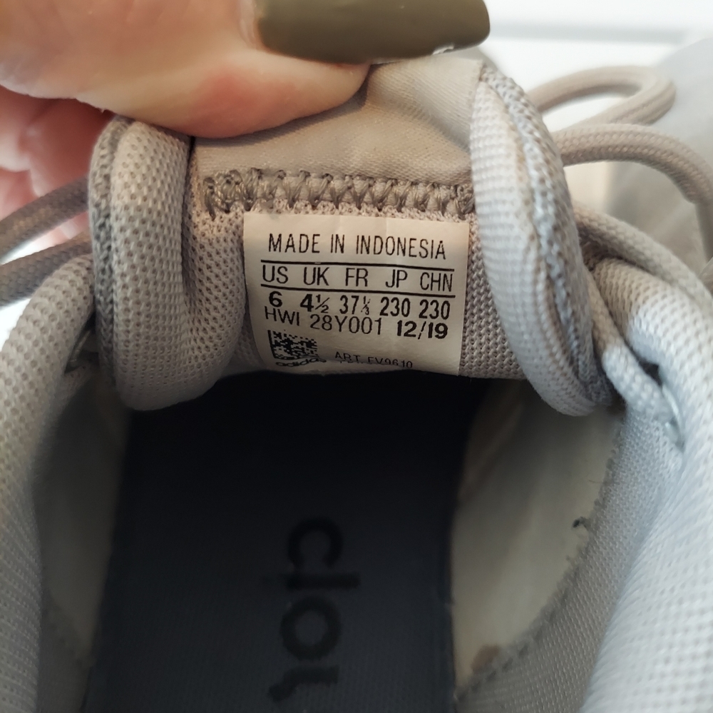 Adidas - Picture 3 of 5